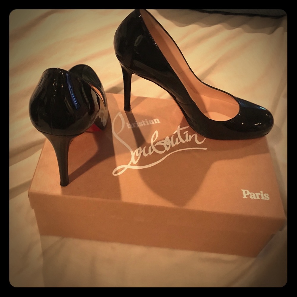 CHRISTIAN Louboutins black size 37 pump 100 patent